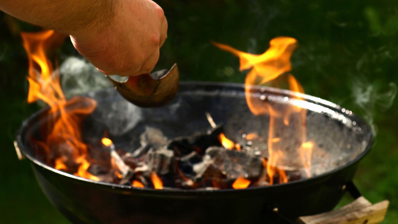 Familienführung im Britzer Garten Berlin Wie wurde früher Feuer gemacht