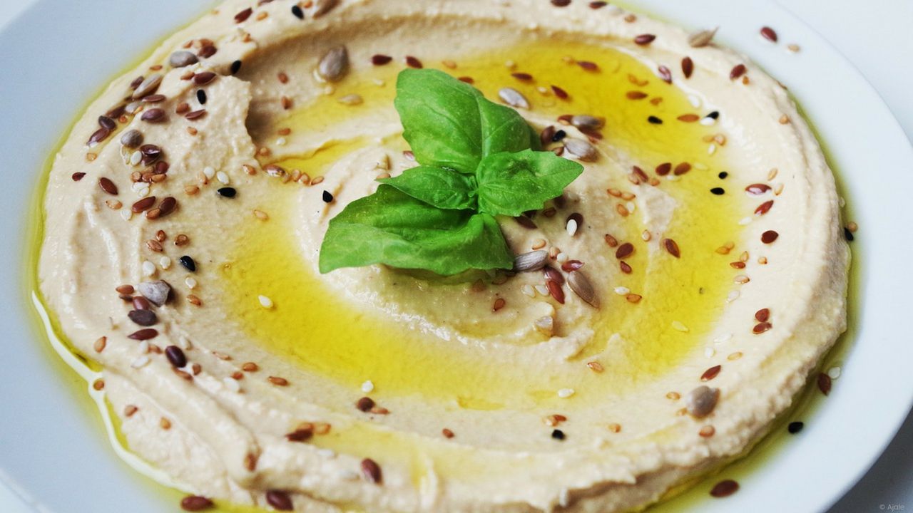 Alle, die von Hummus nicht genug kriegen können haben die Gelegenheit auf dem Berliner Hummus Festival unterschiedliche Hummus-Rezepte aus dem gesamten arabischen Raum zu probieren.
