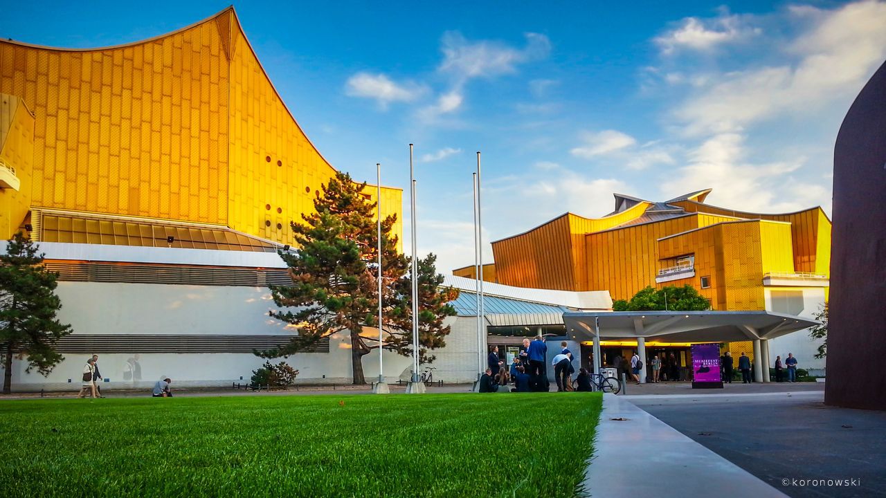 Die Berliner Philharmonie befindet sich gegenüber vom Sony Center.