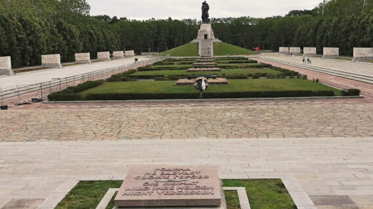 Besuchen Sie den Treptower Park in Berlin.