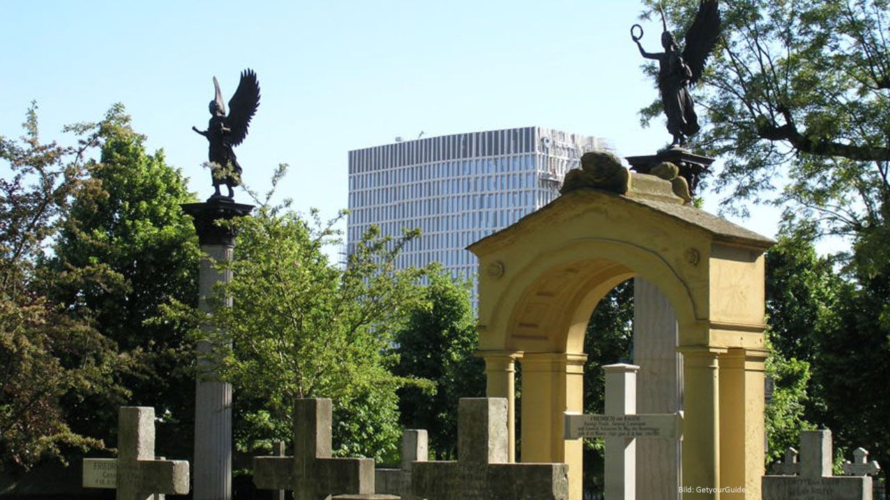 Invalidenfriedhof - im Schatten der Mauer