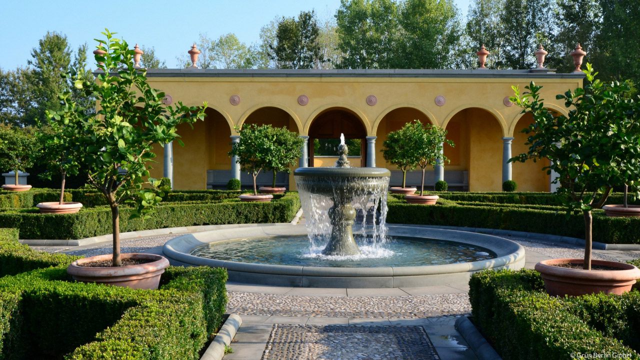 Visit the Chinese garden in the gardens of the world Berlin