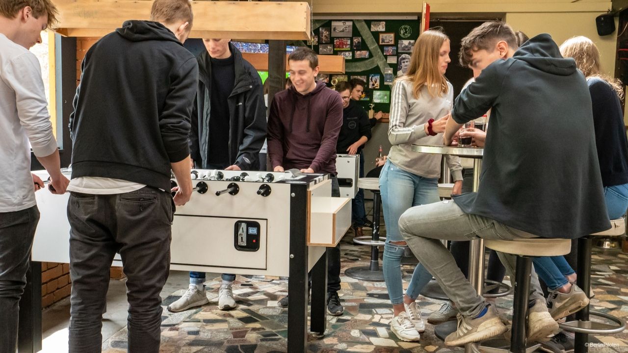 Kicker-Turnier in Berliner Szene-Location