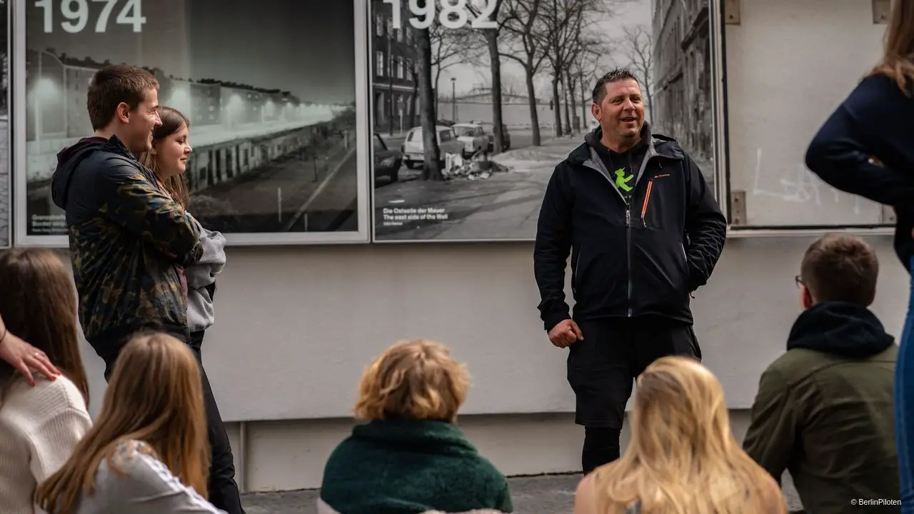 Berlin Wall - Wall tour for school classes with a contemporary witness.