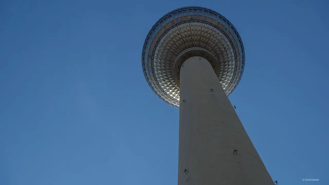 Berlin's Television Tower: Inner Circle Restaurant Experience & Speedy Access to Panoramic Views