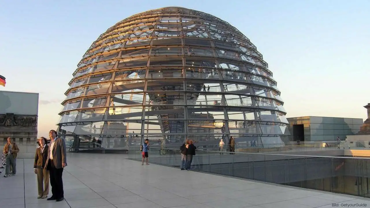 Der Reichstag in Berlin im Regierungsviertel