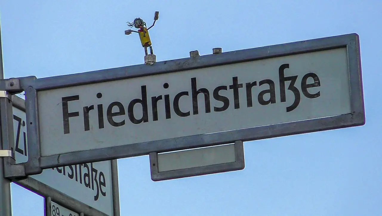 Berlin Sightseeing-Schon mal ein Korkenmännchen entdeckt