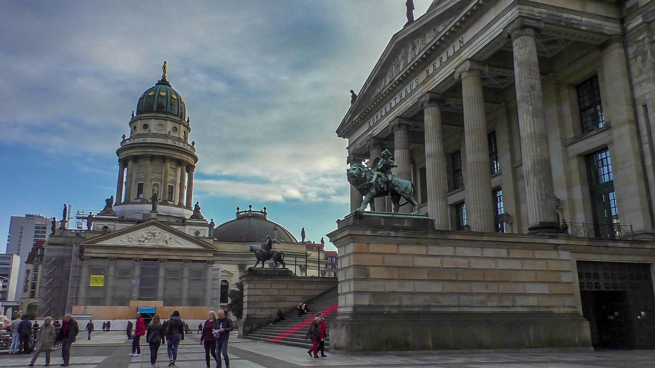 Old Berlin Tour: Brandenburg Gate, Unter den Linden & More