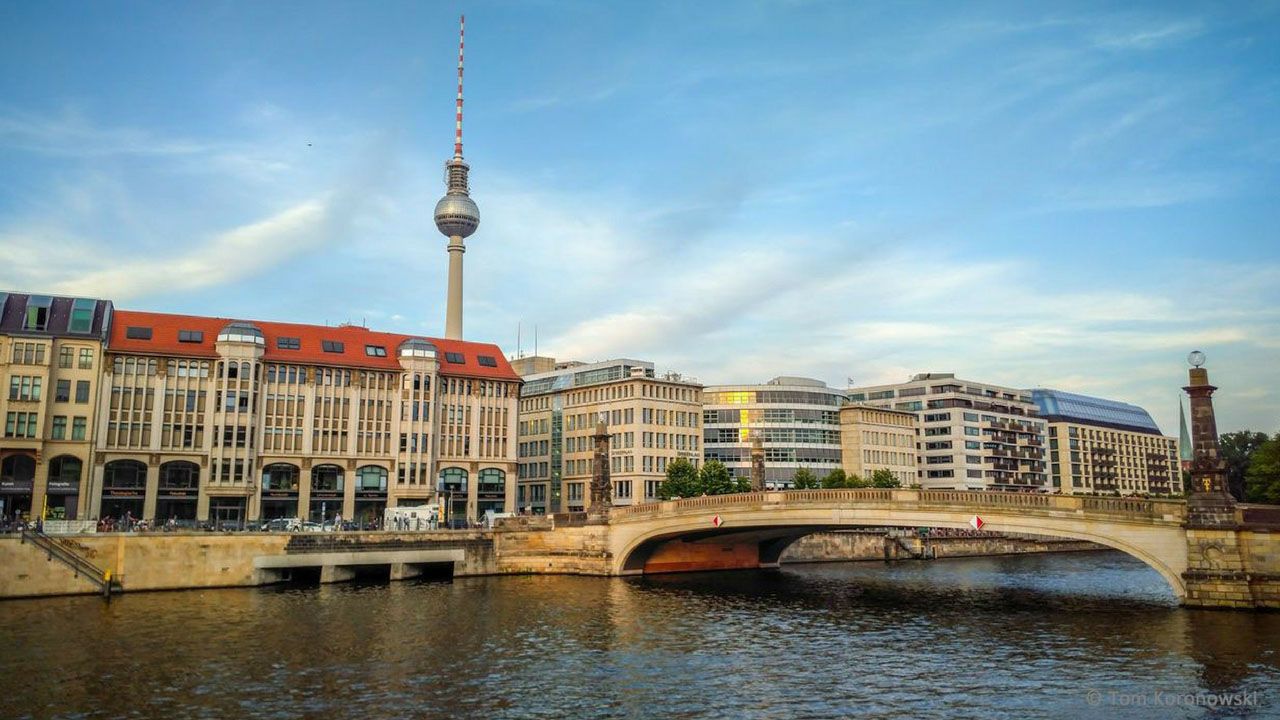 See the TV tower in Berlin with your flight from London to Berlin