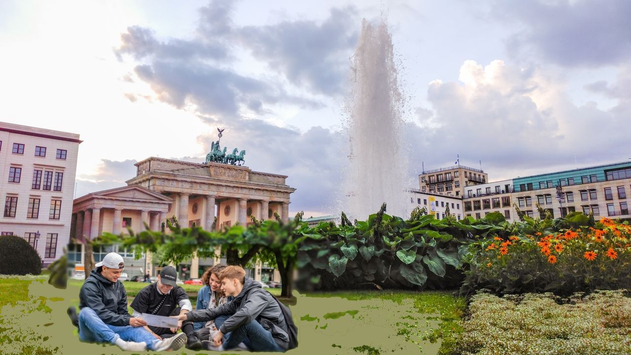 High-quality voyage of discovery through Berlin-Mitte past the most important sights in the form of a city rally! 