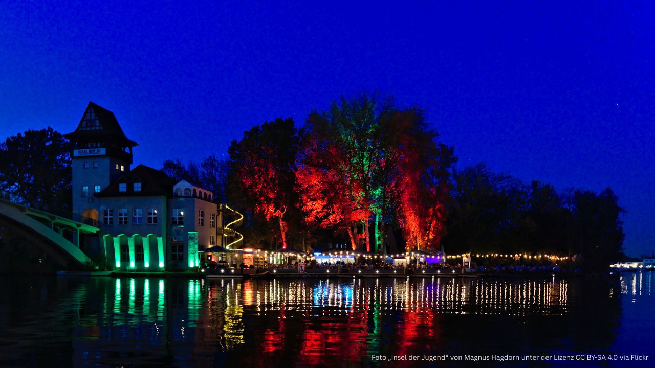 Insel der Jugend bei Nacht Berlin