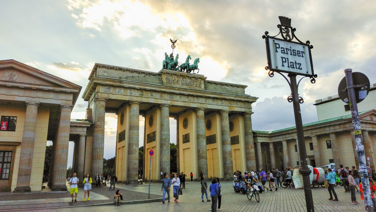 By bike through Berlin - rent your "Roadster" for 10 €