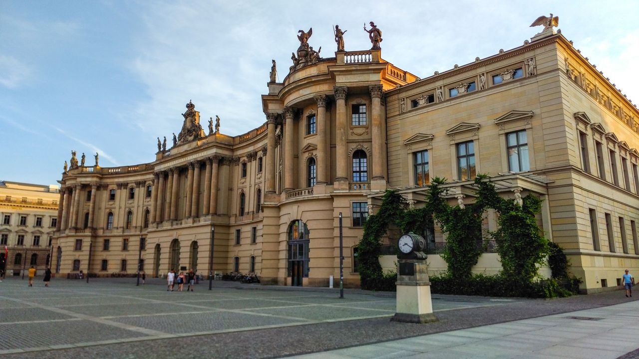 Bebelplatz - Berlin Sightseeing