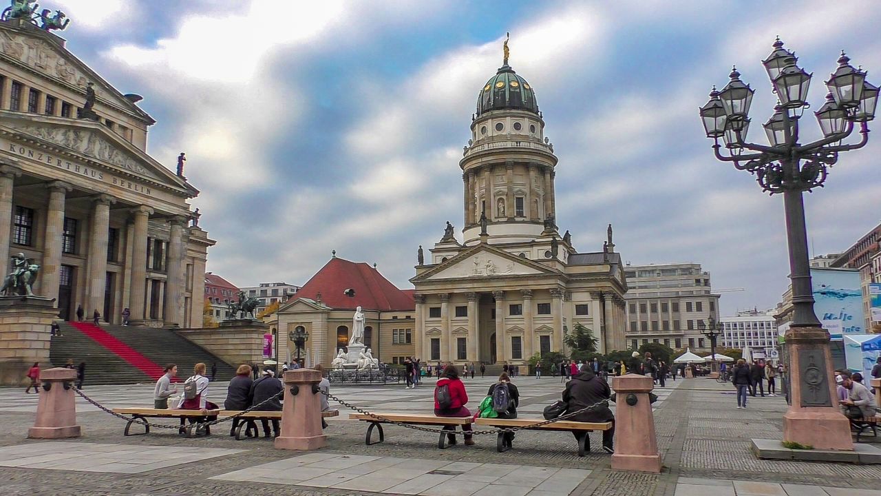 Besuchen Sie den Gendarmenmarkt in Berlin.