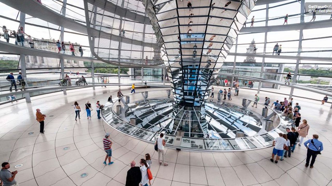 Im Innern des Reichstages mit Reichstagskuppel