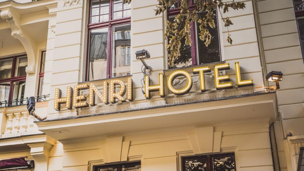 Besuchen Sie das Boutique Hotel Henri in Berlin.