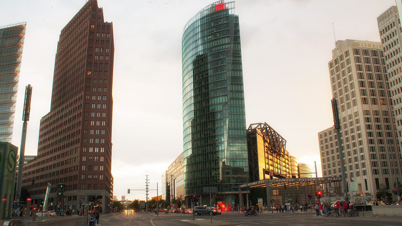 Besuchen Sie den Potsdamer Platz in Berlin.