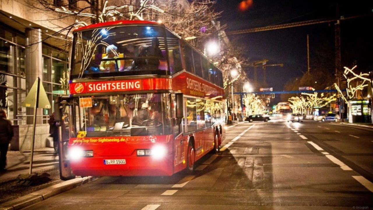 Lichterfahrt durch das weihnachtliche Berlin.