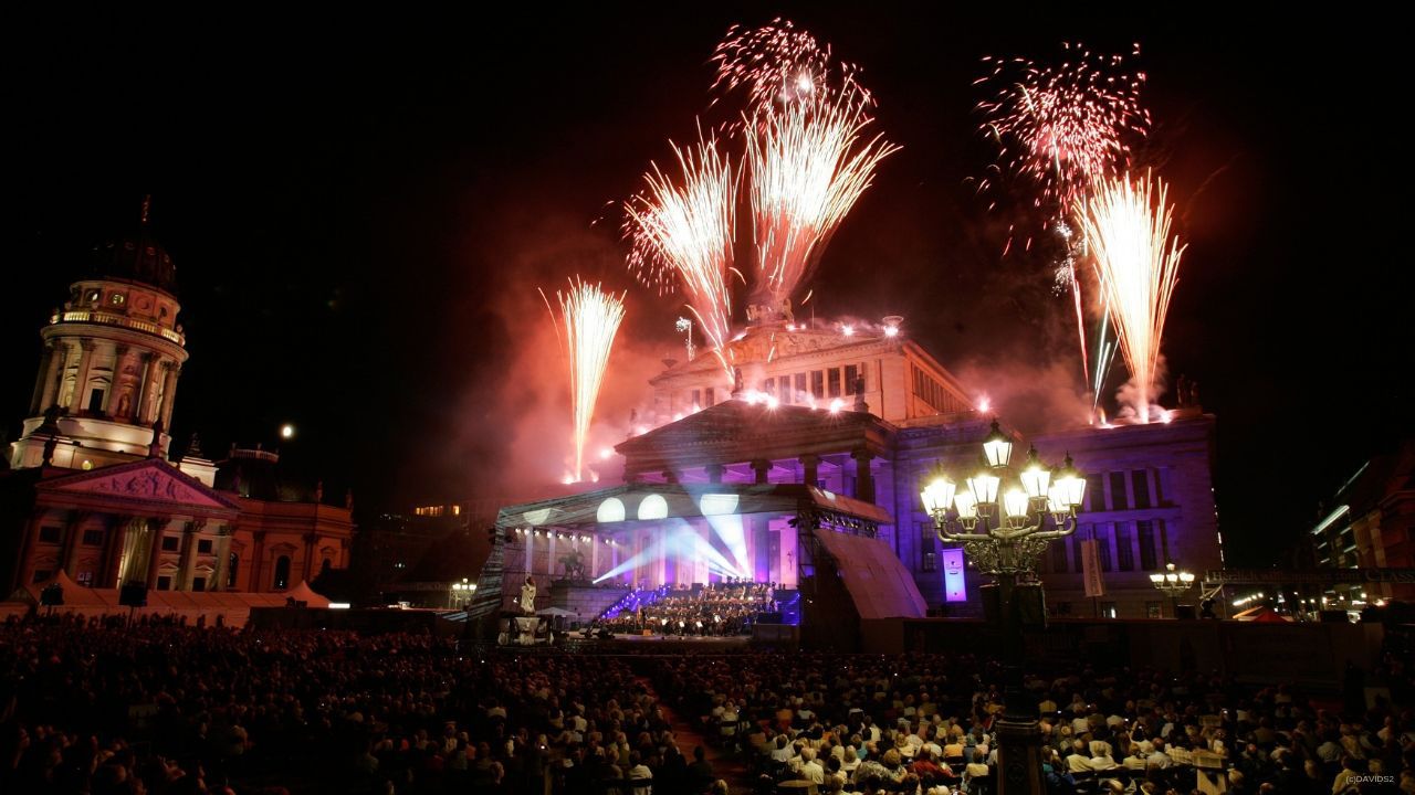 Besuchen Sie das Classic Open Air auf dem Gendarmenmarkt in Berlin.