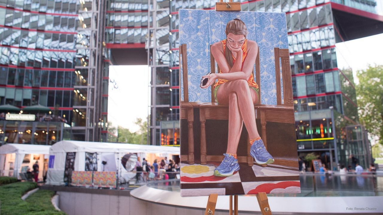 The artist fair "Art ...ESSENZ" will transform the Sony Center am Potsdamer Platz into a very special art gallery again!