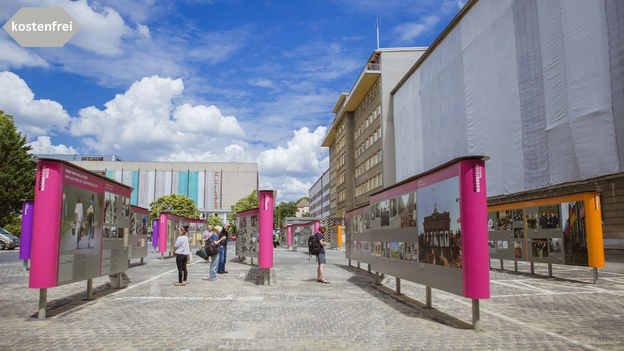 Berlin Sightseeing -Open Air Ausstellung: Revolution und Mauerfall