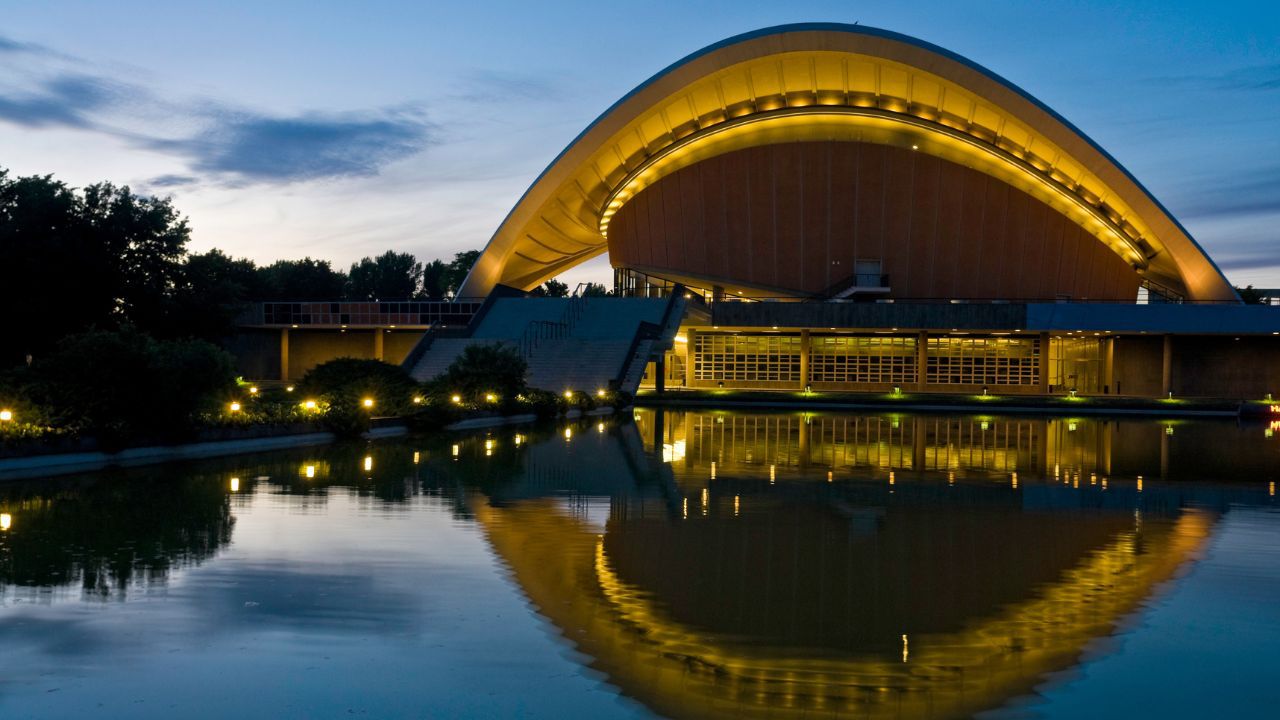 Haus der Kulturen bei Nacht